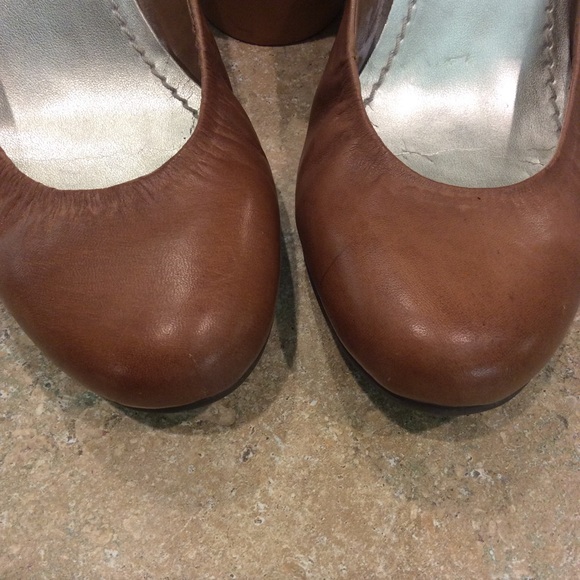 JESSICA SIMPSON TAN LEATHER WEDGE HEELS - Picture 2 of 7